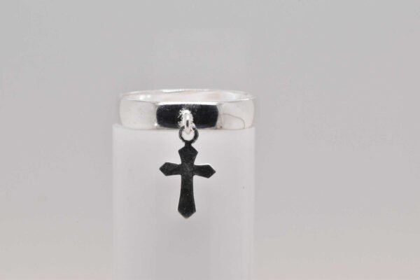 Anillo cruz colgante