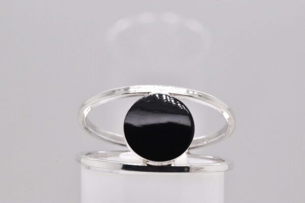 Anillo circulo negro