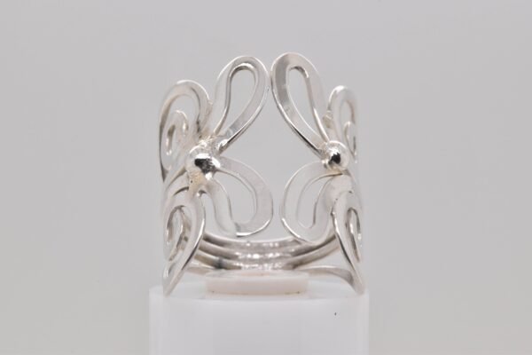 Anillo ancho apertura en el medio